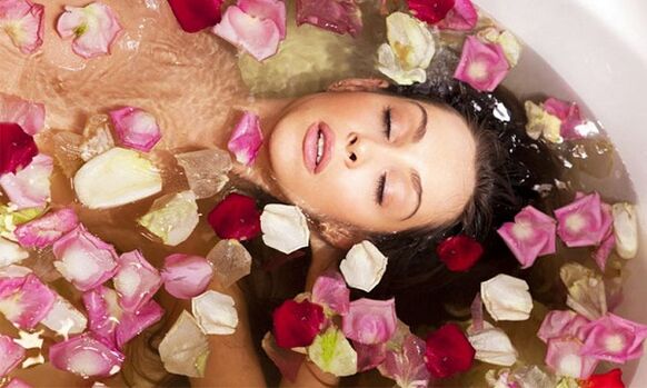 Nehmen Sie Ölbäder, um die Brüste zu vergrößern